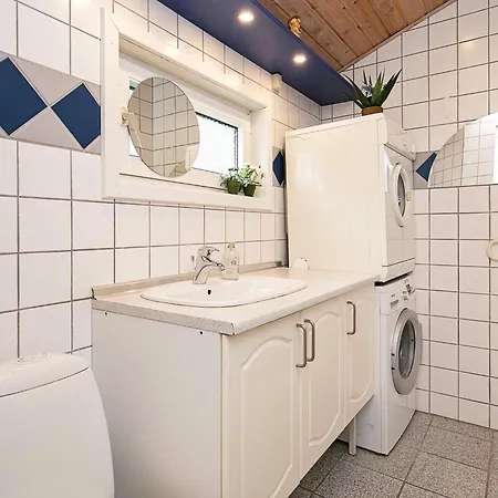 4 Star In Vaeggerlose Feriehus Bøtø By